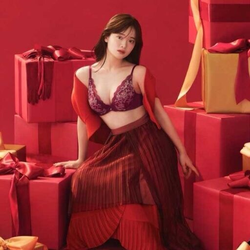 AMOSTYLEの新作コレクション♡美女と野獣の世界観が薔薇の刺繍で輝く