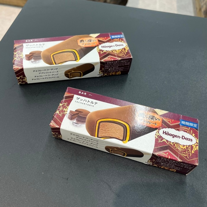 ハーゲンダッツのザッハトルテ②