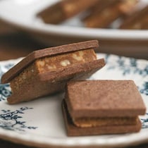 スナックミーの新作♡「キャラメルナッツサンド」で味わう冬のときめきスイーツ