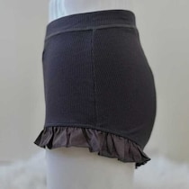 忙しい日々に“いたわり”を。ÉCRUから初潮を迎える子どもたちへ贈るショーツ