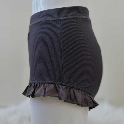 忙しい日々に“いたわり”を。ÉCRUから初潮を迎える子どもたちへ贈るショーツ