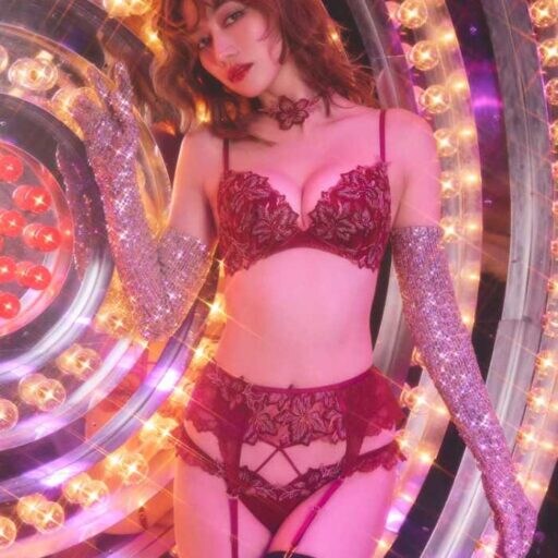 RAVIJOURが贈る♡2025クリスマスコレクションで、あなたらしい“セクシー”を纏って