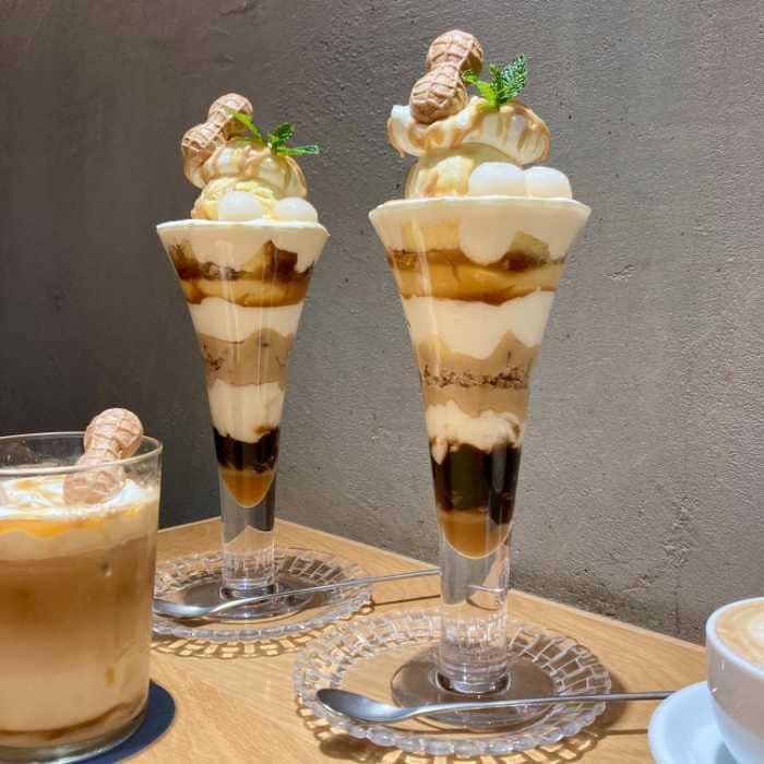 CAFE DULCETのピーナッツキャラメルパフェとキャラメルピーナッツラテ(ホット･アイス)