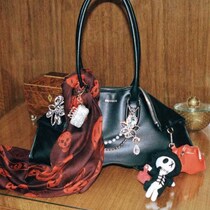 McQueen新作バッグ「マンタ」登場♡彫刻的デザインで個性を演出