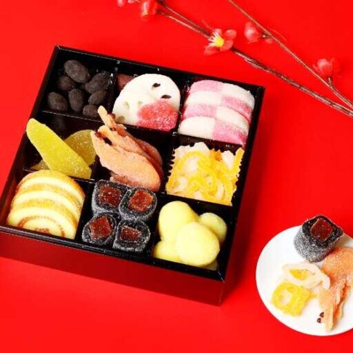パパブブレの“お菓子おせち”が進化♡パパブブレ×おせち「グミおせち」にハーフ