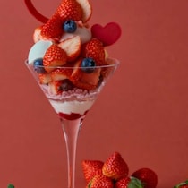 リーガロイヤルホテル大阪で味わう、心ときめく贅沢いちごパフェ