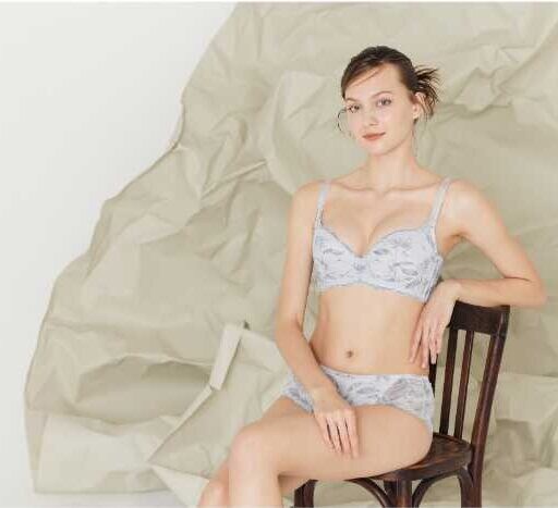 軽さと補整力を両立！HEAVEN Japan「贅沢脇肉キャッチャー®︎」冬の新色ブルーグレーをチェック