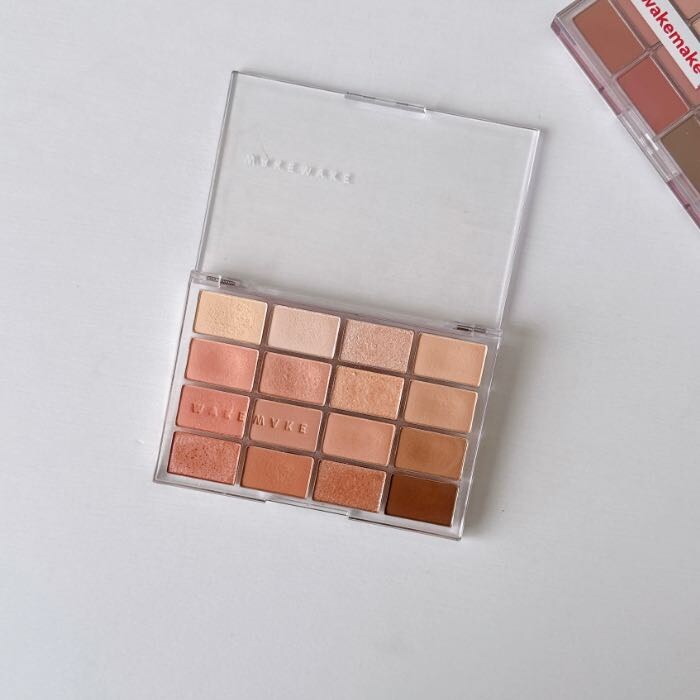 ウェイクメイクのアイシャドウ03のスウォッチ