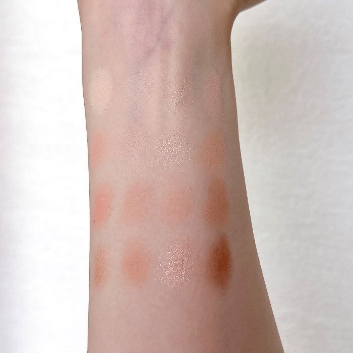 ウェイクメイクのアイシャドウ03のスウォッチ