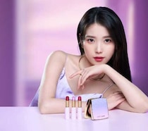 エスティ ローダーのホリデーに“幸運の花”が開く♡ラベンダー キスが限定登場