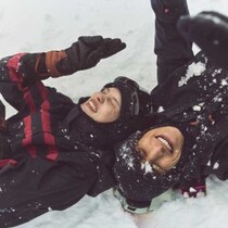 ロロ・ピアーナの2025-26スキーコレクションで極上ラグジュアリー体験