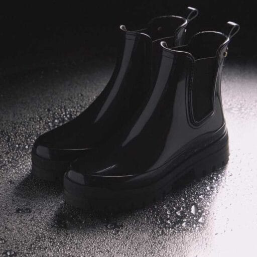 レペットの新作ブーツ「Mel Rain Boots」軽やかに魅せる冬の足元へ