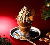阪急うめだ限定！ピーナッツ×チョコの贅沢「Doré・チョコレートサンデー」