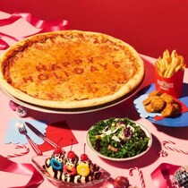 セサミストリートマーケットで味わうホリデー♡特大ピザと限定ドーナツ