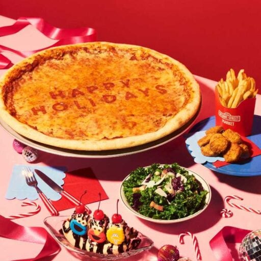 セサミストリートマーケットで味わうホリデー♡特大ピザと限定ドーナツ