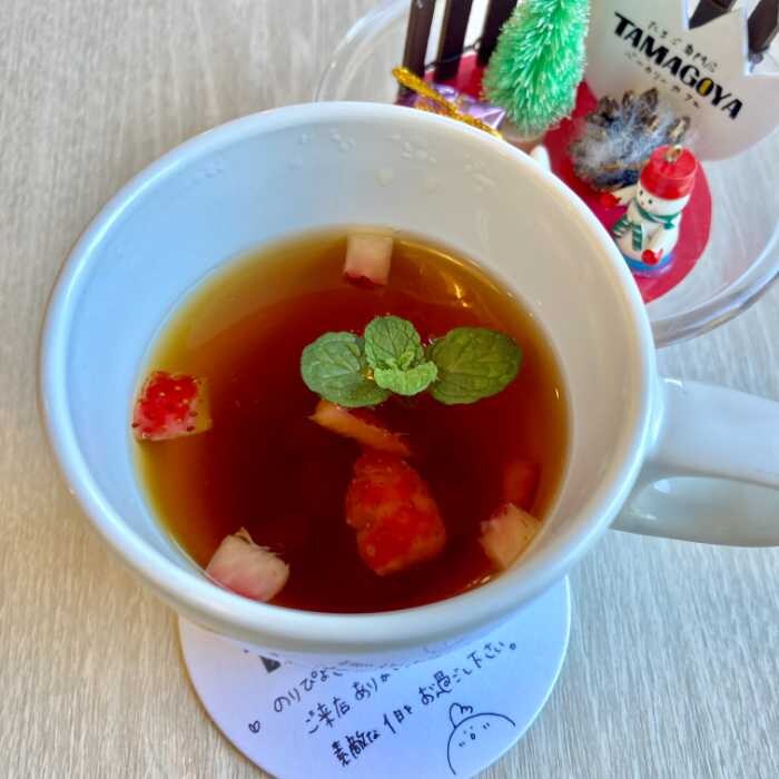 TAMAGOYAベーカリーカフェのストロベリーティー