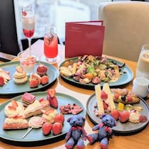 トレンドカラーの赤が美し過ぎる!コンラッド大阪♡｢ストロベリースイーツビュッフェ｣