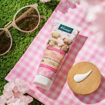 クナイプ人気のサクラが今年も登場♡春気分高まる限定ハンドクリーム