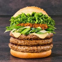 フレッシュネスバーガーの期間限定“黒毛和牛ダブル&トリプル”が贅沢すぎる♡