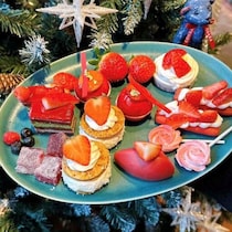 【コンラッド大阪】赤が煌めく「The Elegant Red」ストロベリースイーツビュッフェ