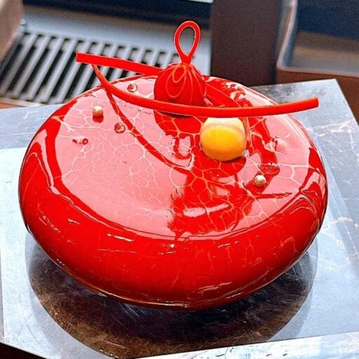 【コンラッド大阪】聖夜を彩る”クリスマスケーキコレクション2025”