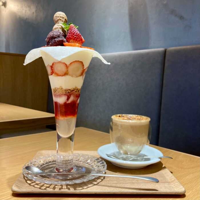 CAFE DULCETのいちご大福パフェとブリュレラテ