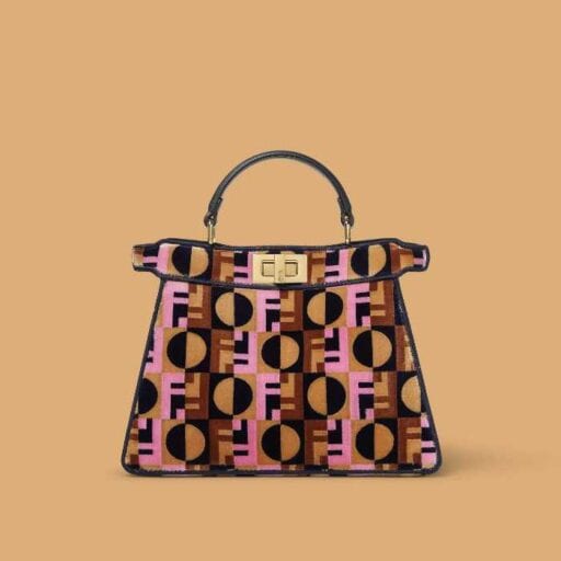 フェンディ×「エミリー、パリへ行く」シーズン5記念カプセルコレクション登場！