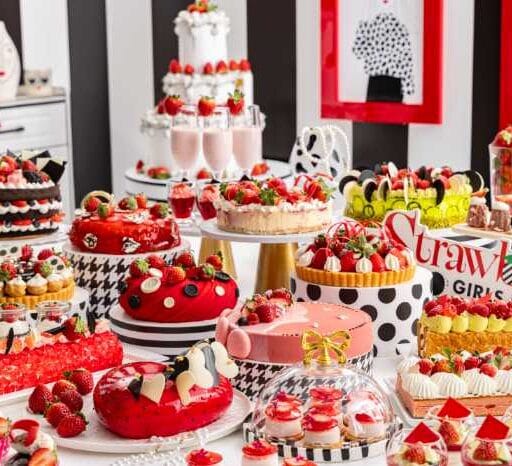 ヒルトン東京の新作スイーツビュッフェ♡モノクロ空間で苺尽くしの冬時間