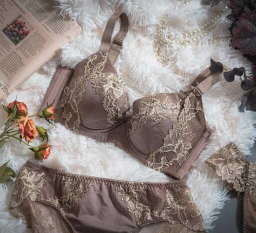 特上脇肉キャッチャー新色登場。冬に映える癒しカラー“モカ”で美シルエット