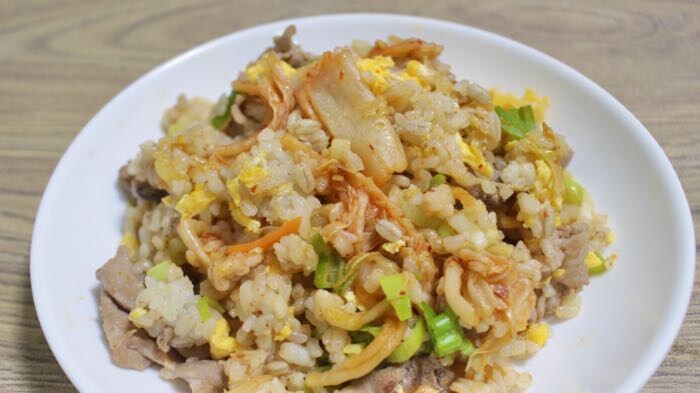 キムチともち麦のチャーハン