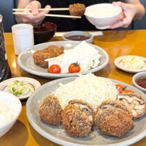 神戸初のとんかつ店　老舗とんかつ店とんかつ武蔵　豚肉と海老の二刀流で魅力