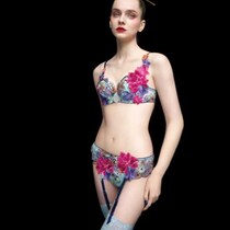 Salute秋冬コレクション登場♡ミュシャに着想した華麗なランジェリー