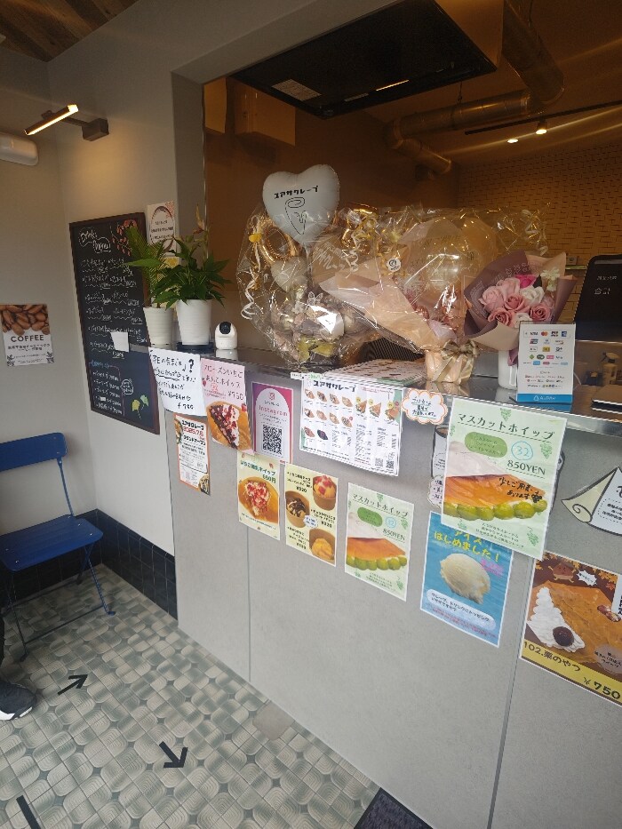 ユアサクレープの店内