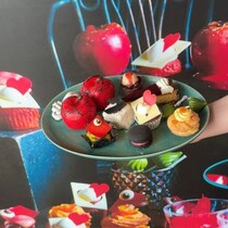 【コンラッド大阪】妖艶に楽しむ「ザ・ヴィラン」スイーツビュッフェ