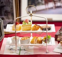 コロンバンのアフタヌーンティーで味わう101年の伝統。原宿サロンで新年の優雅時間