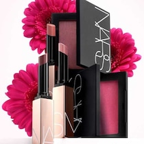 NARSの新色で心奪うバレンタイン♡全13種の情熱カラーを徹底紹介