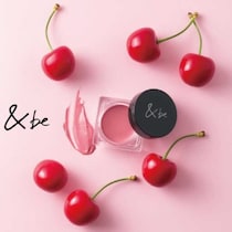 ＆beから限定色チーク登場♡大人の血色感を叶えるチェリーピンク