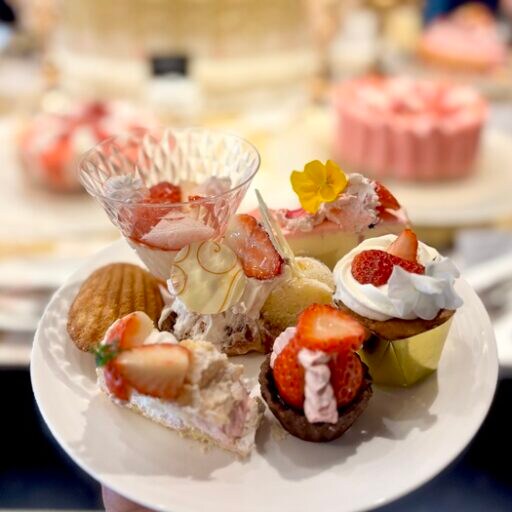 「ヒルトン大阪」ストロベリースイーツビュッフェ～Marie Antoinette〜