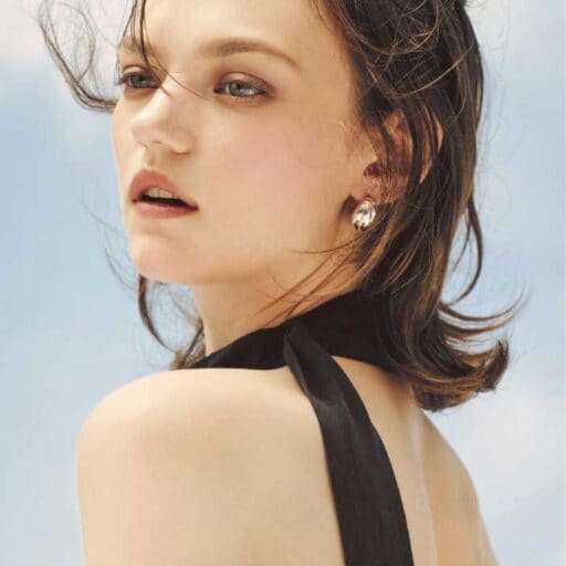 ルナソルが描く春の始まり。光と風をまとう2026年春コレクション