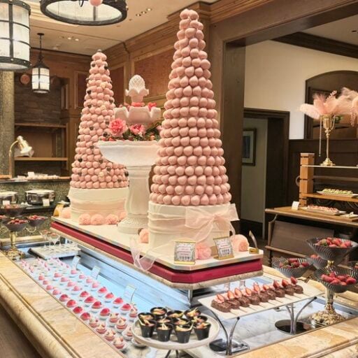 「ザ・リッツ・カールトン大阪」で楽しむ 「ストロベリーアフタヌーンブッフェ―サロン デュ ストロベリー―」