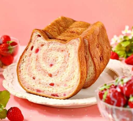 ねこねこ食パン×いちごで春満開。練乳スイーツが勢ぞろい