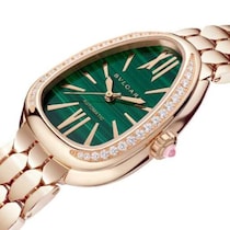 ブルガリ新作「セルペンティ」♡マラカイトとダイヤの魅力あふれる腕時計