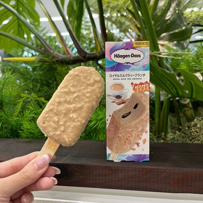 ハーゲンダッツ のロイヤルミルクティークランチ①