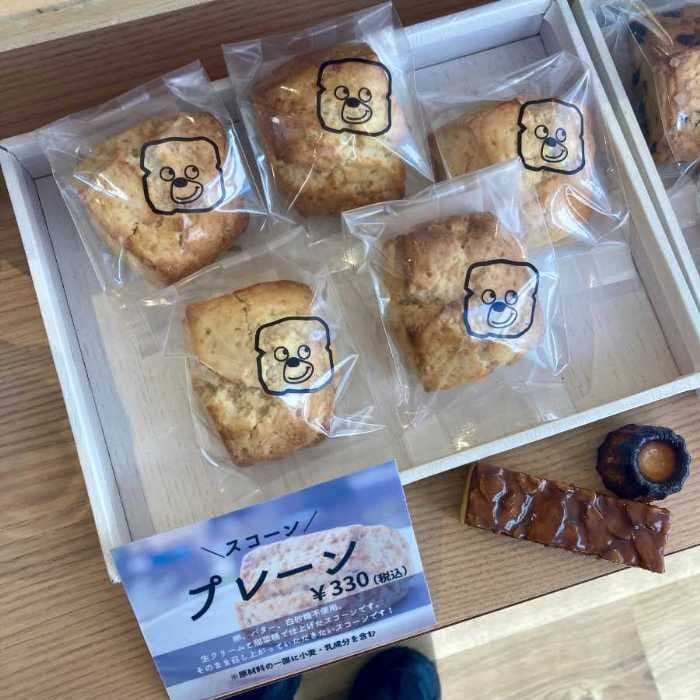 Dear...Sconeの棚に並んだプレーンスコーン