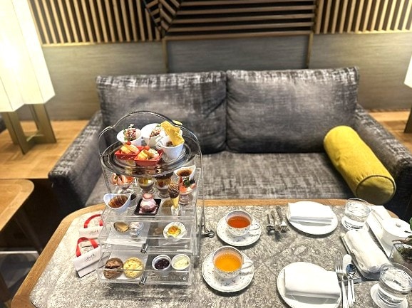 スイスホテル南海大阪のアフタヌーンティーです。