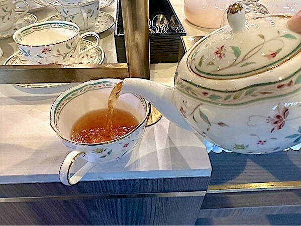 スイスホテル南海大阪のアフタヌーンティーです。