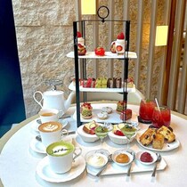 【フォーシーズンズ大阪】心ときめく苺尽くしのアフタヌーンティー