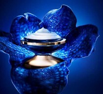 ゲラン最高峰〈オーキデ アンペリアル〉から、軽やかな新作クリーム登場！