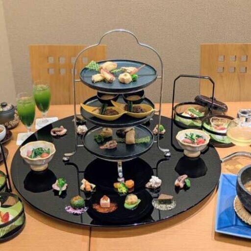 大きなプレートとスタンドでワクワク感あり♡ホテル阪神大阪｢和風ナイトアフタヌーンティ｣