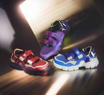 エヴァンゲリオンコラボのSHAKAサンダル登場！機体カラーが映える限定モデル